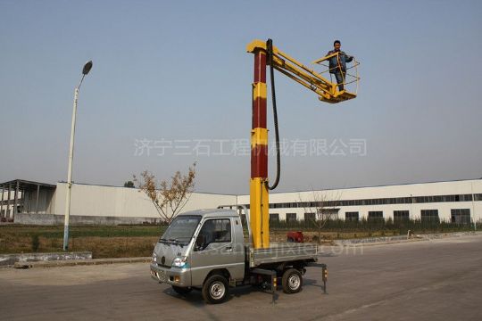 點擊查看詳細信息<br>標題：小型高空作業(yè)車 閱讀次數(shù)：2620